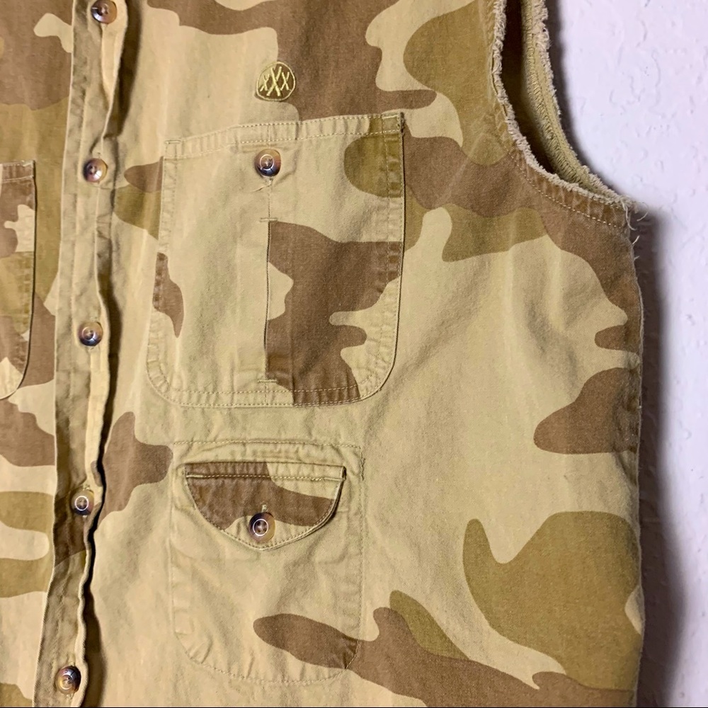 10.Deep Brown Camo Button-Down Vest Shirt - Picture 3 of 7